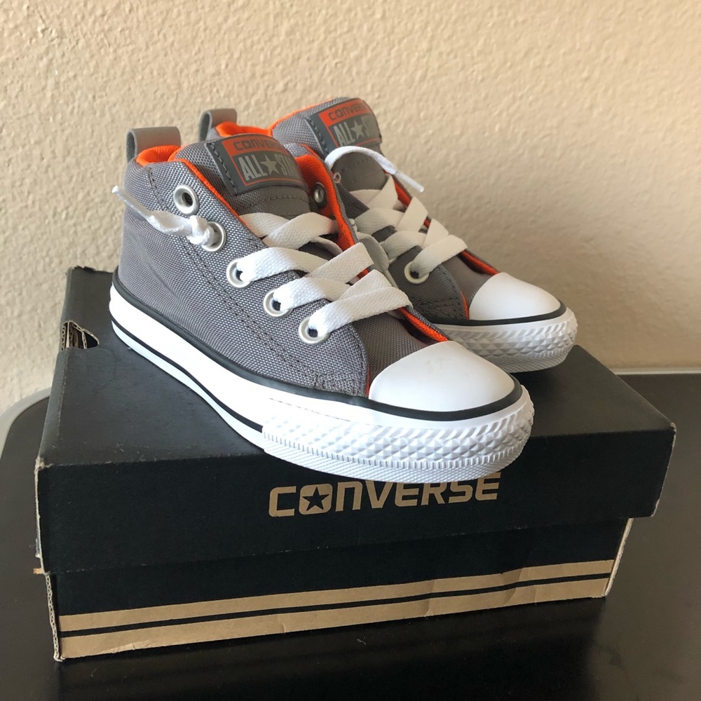 NWT Kids' Chuck Taylor Street Mid Top Sneaker